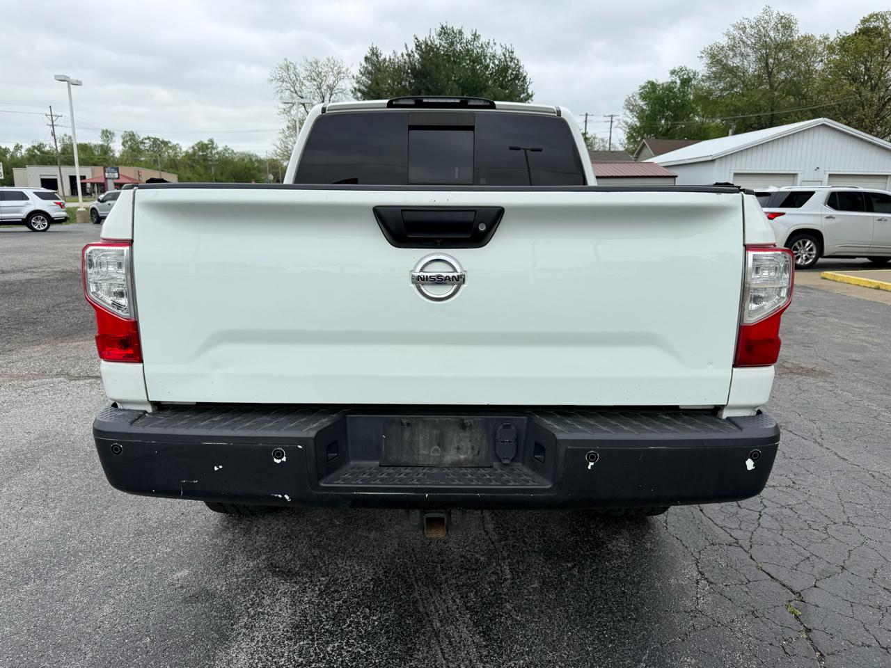 Nissan Titan Platinum Reserve Crew Cab 4WD 2017