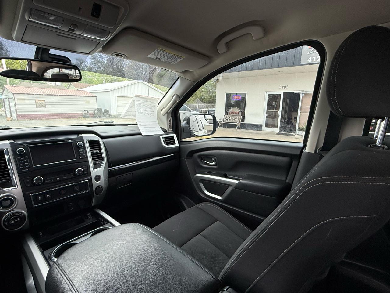 Nissan Titan Platinum Reserve Crew Cab 4WD 2017