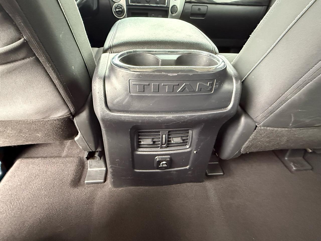 Nissan Titan Platinum Reserve Crew Cab 4WD 2017