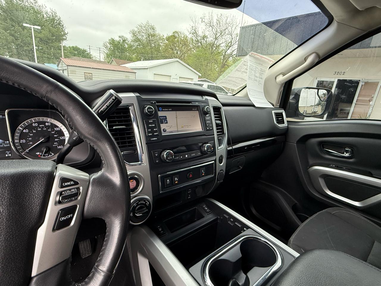 Nissan Titan Platinum Reserve Crew Cab 4WD 2017