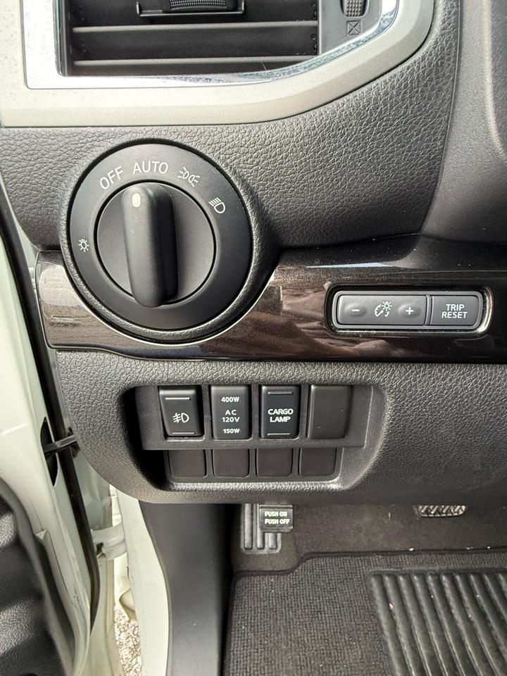 Nissan Titan Platinum Reserve Crew Cab 4WD 2017