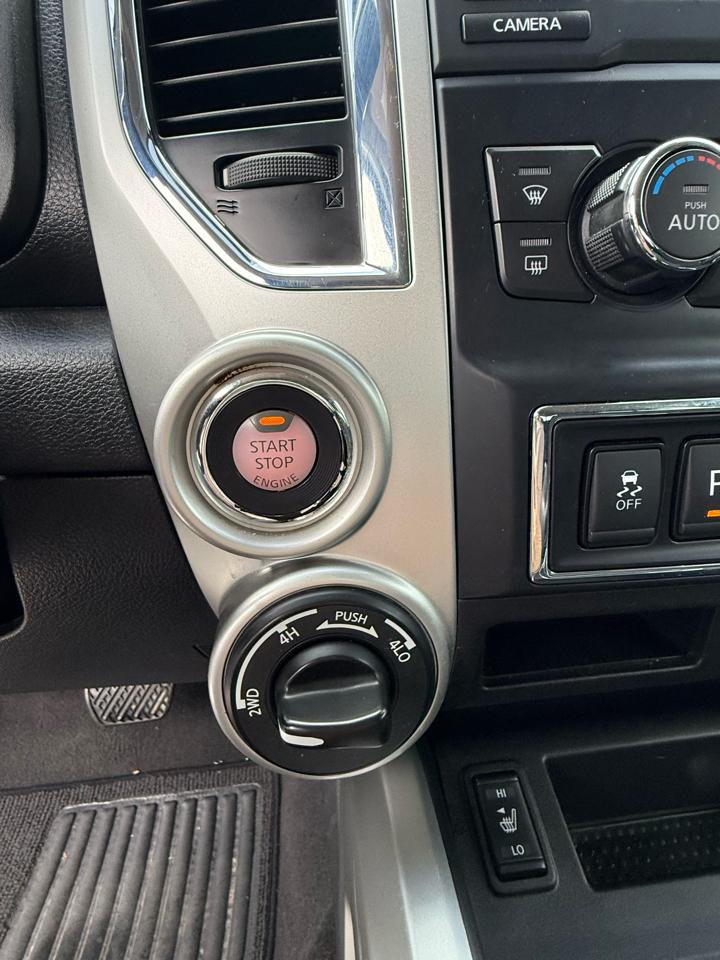 Nissan Titan Platinum Reserve Crew Cab 4WD 2017