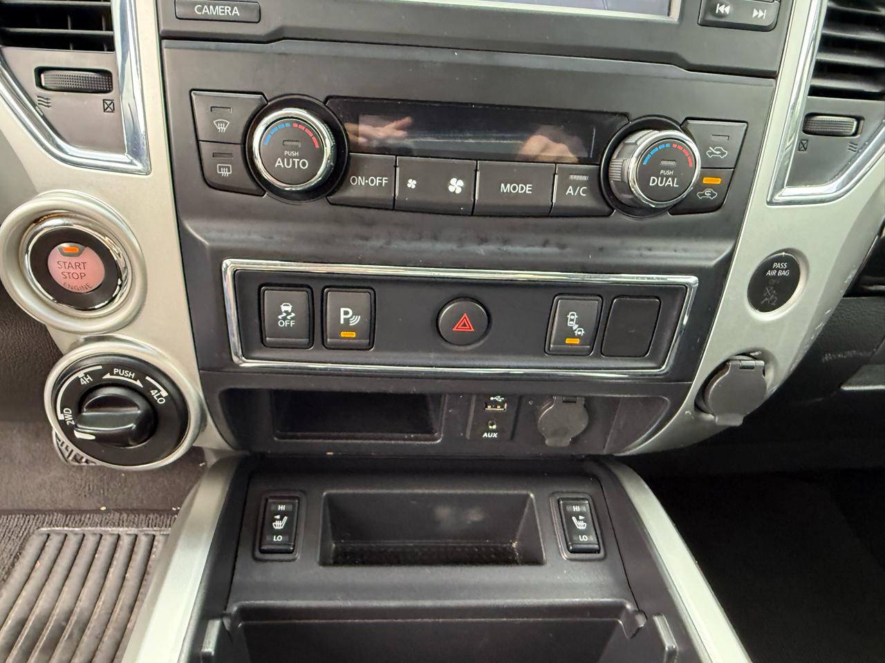 Nissan Titan Platinum Reserve Crew Cab 4WD 2017