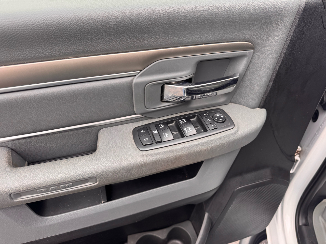 RAM 1500 SLT Crew Cab SWB 4WD 2018