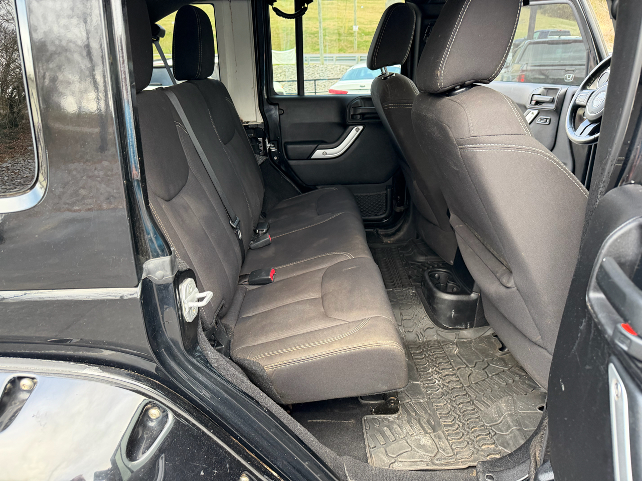 Jeep Wrangler Unlimited Sahara 4WD 2013