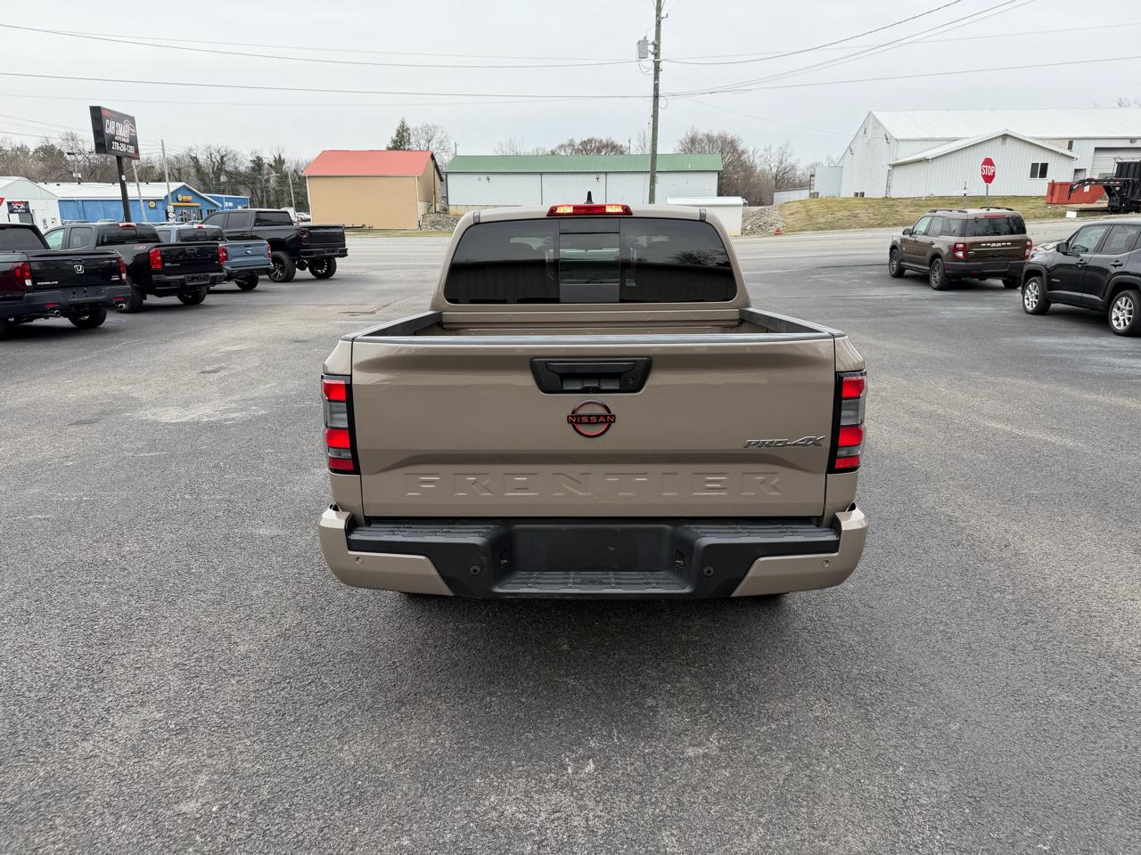 Nissan Frontier PRO-4X Crew Cab 4WD 2023