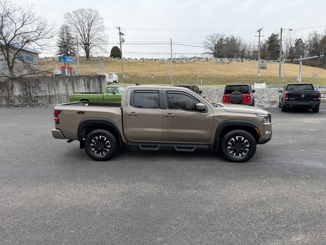 Nissan Frontier PRO-4X Crew Cab 4WD 2023