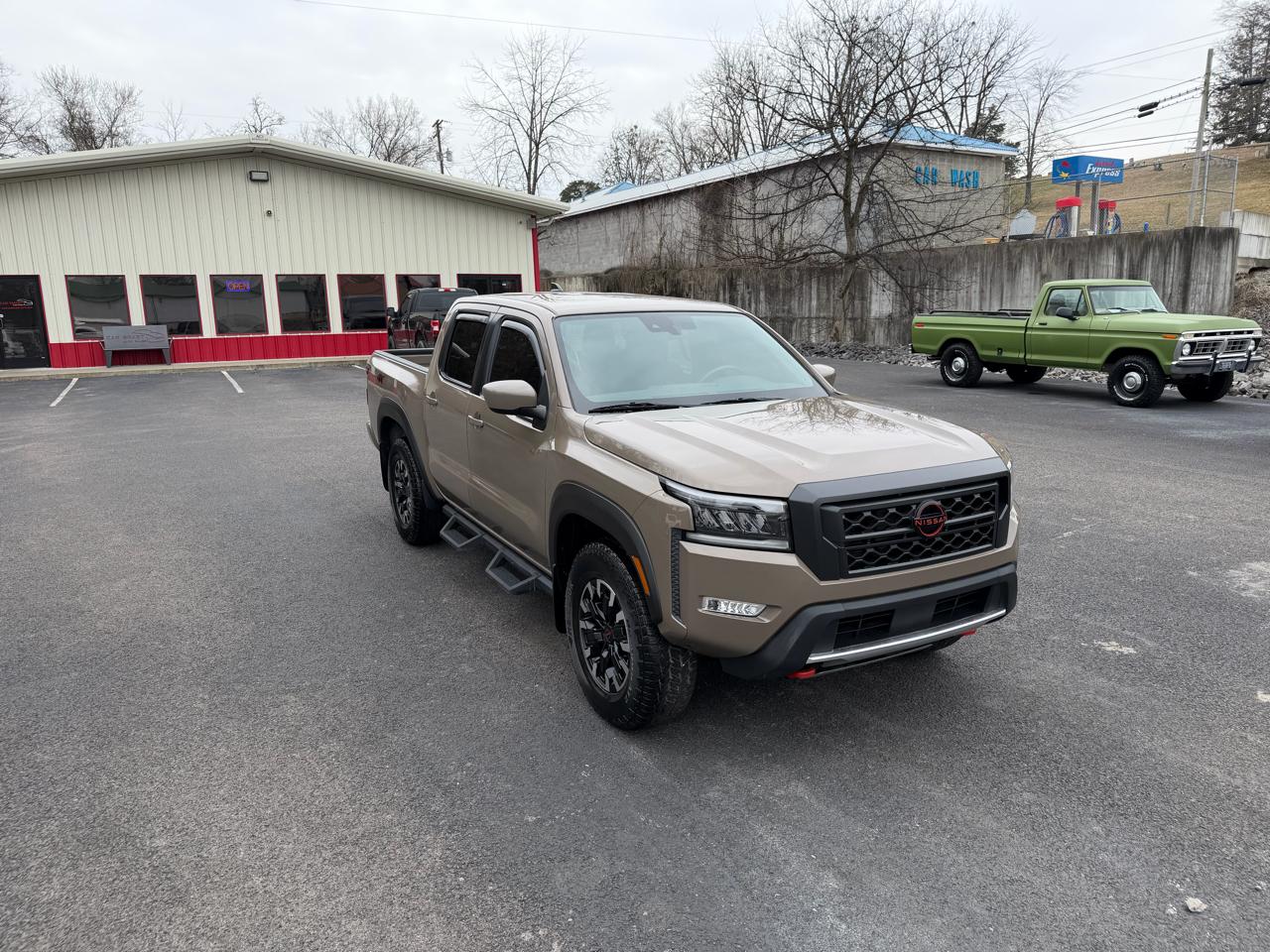 Nissan Frontier PRO-4X Crew Cab 4WD 2023