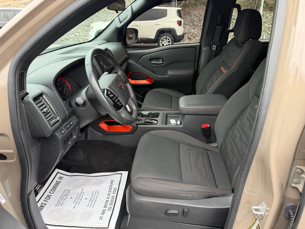 Nissan Frontier PRO-4X Crew Cab 4WD 2023