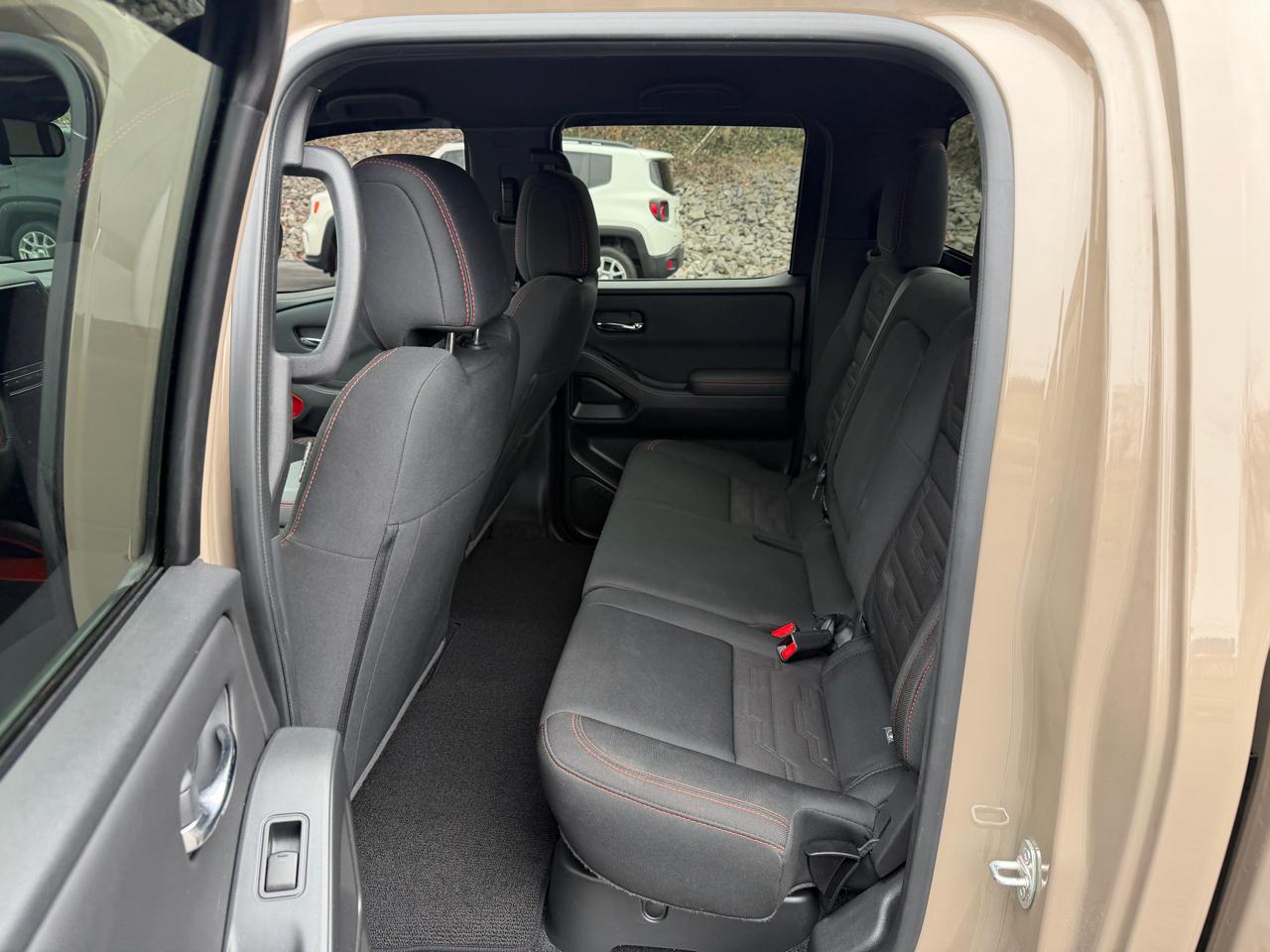 Nissan Frontier PRO-4X Crew Cab 4WD 2023