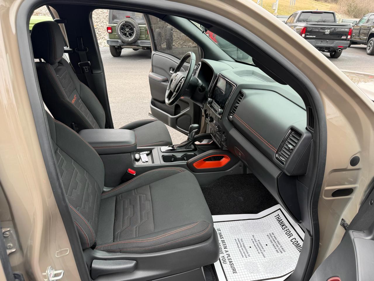 Nissan Frontier PRO-4X Crew Cab 4WD 2023