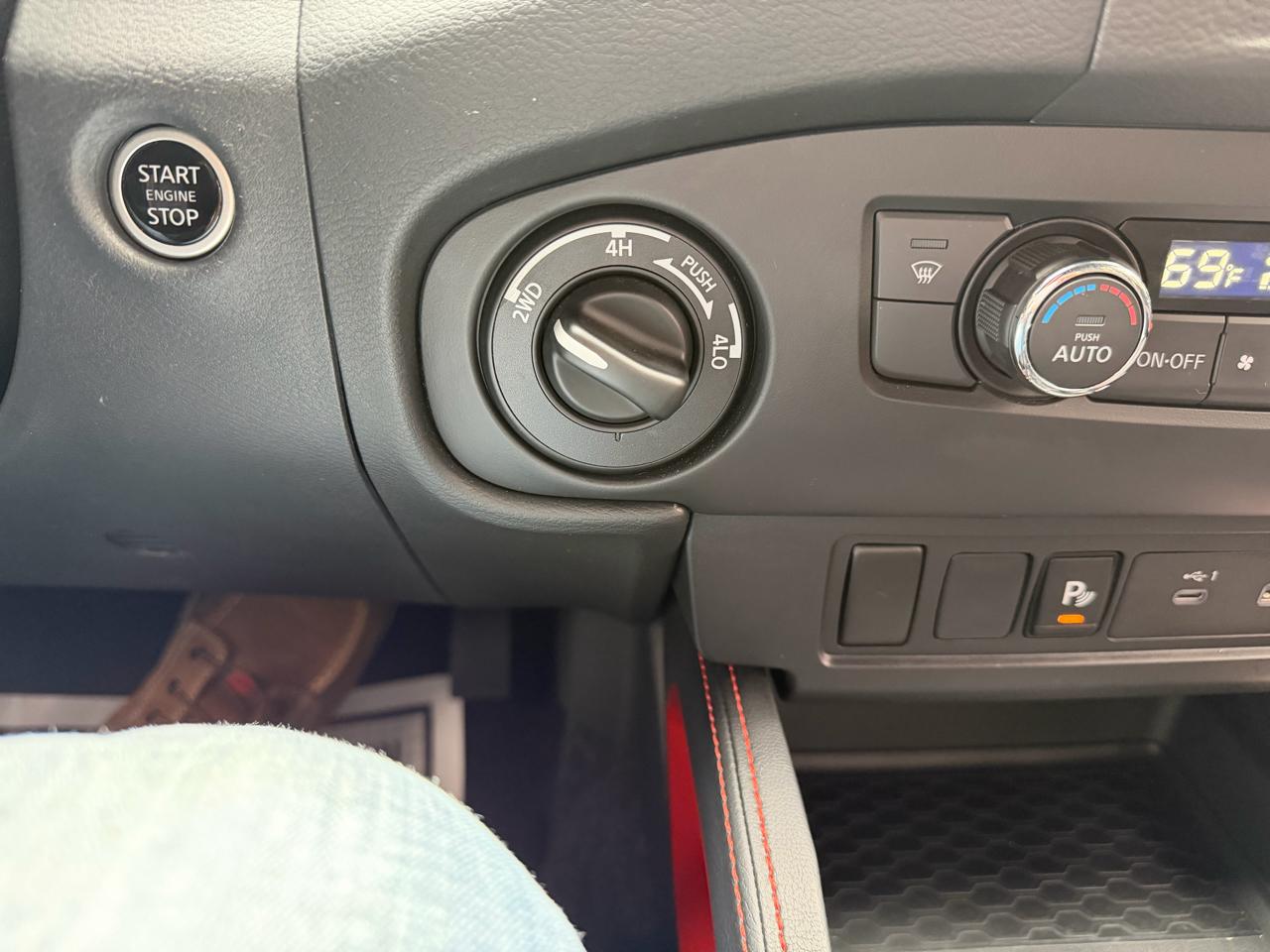 Nissan Frontier PRO-4X Crew Cab 4WD 2023