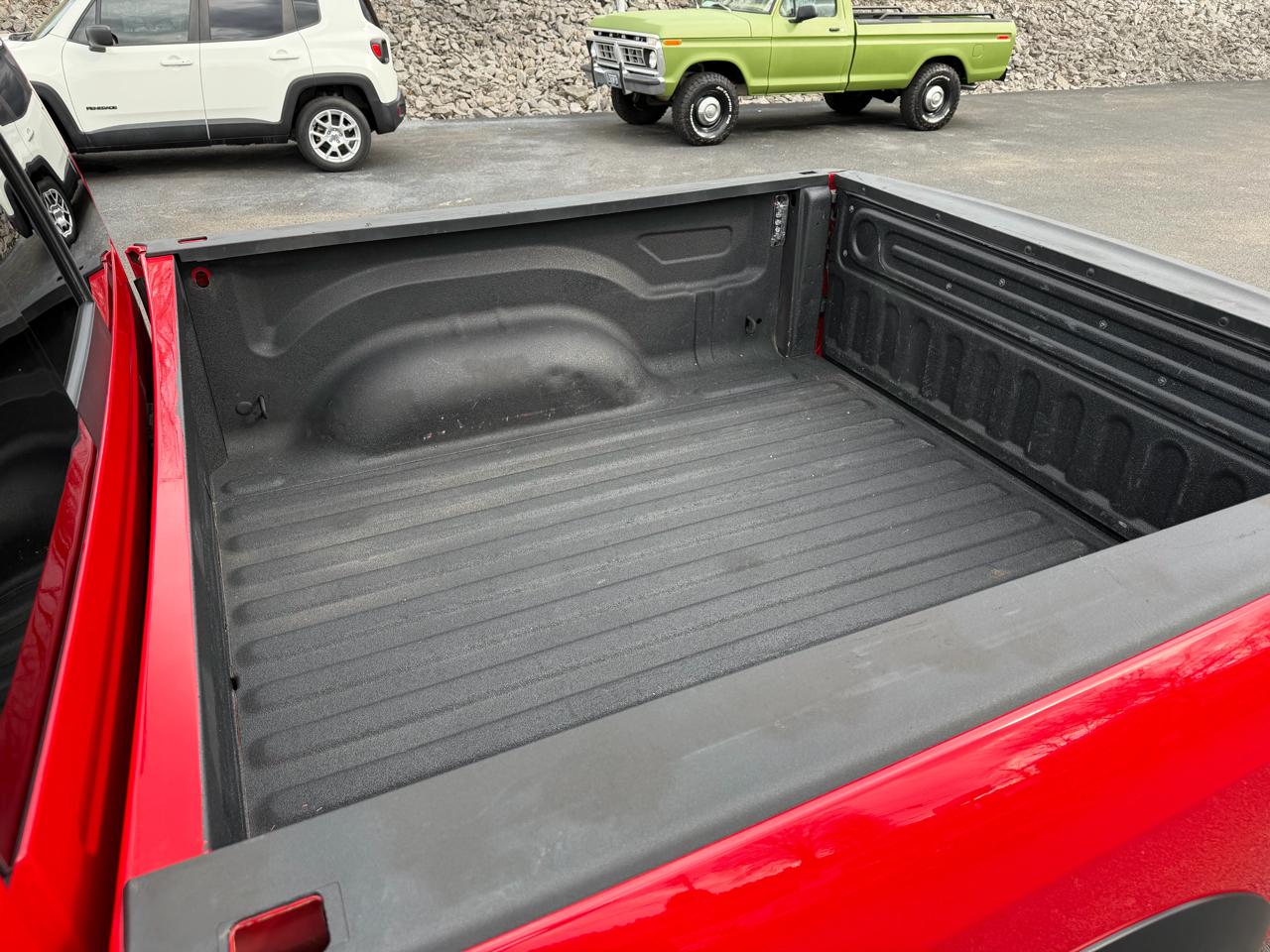 RAM 1500 Classic Warlock 4x4 Crew Cab 5'7" Box 2022