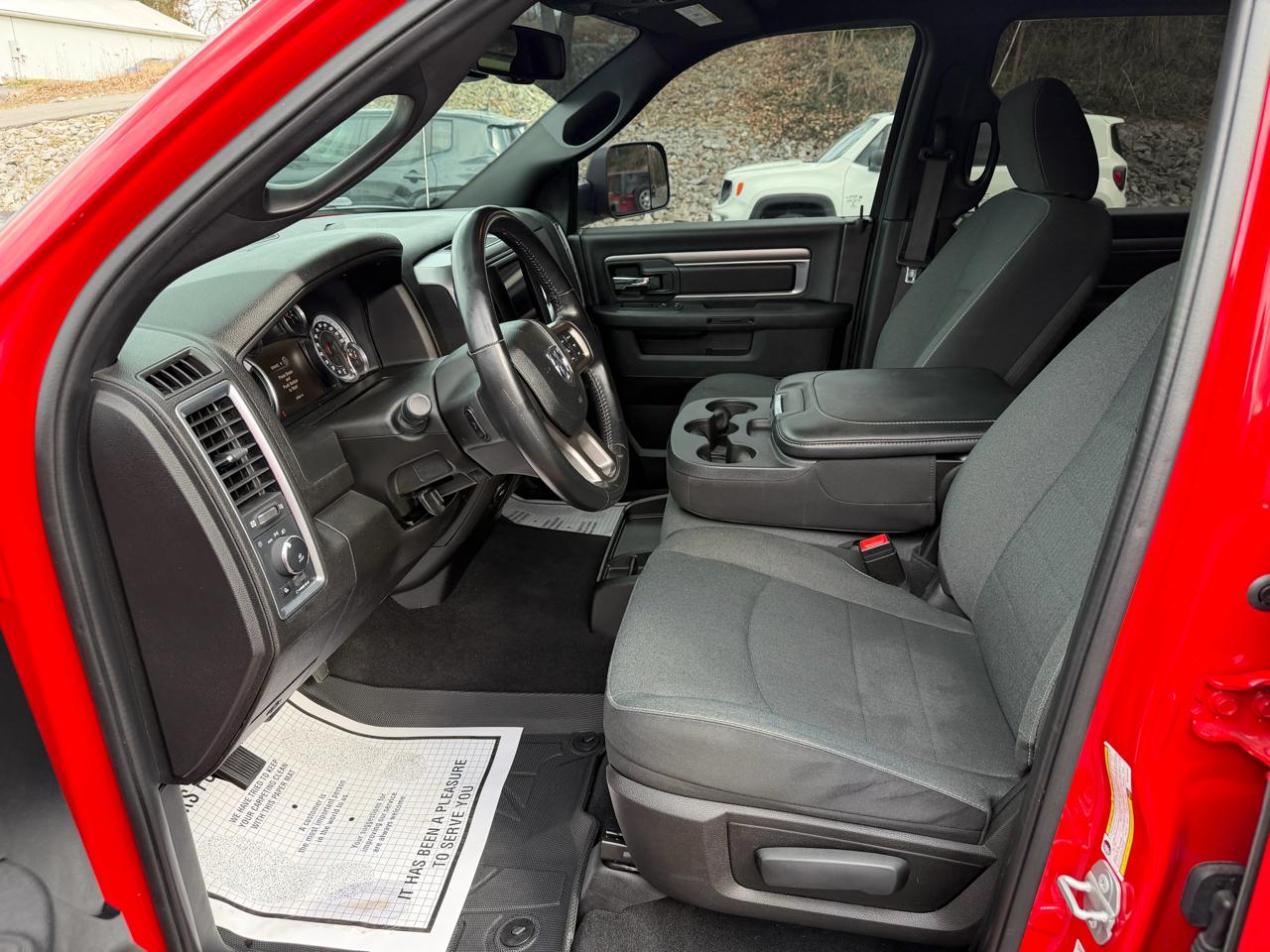 RAM 1500 Classic Warlock 4x4 Crew Cab 5'7" Box 2022