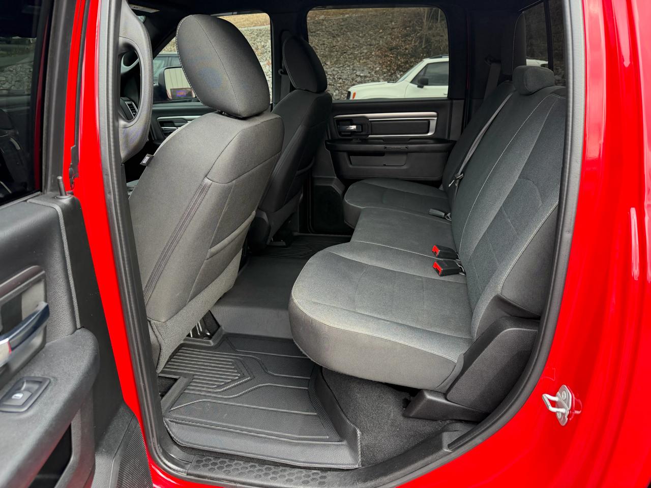 RAM 1500 Classic Warlock 4x4 Crew Cab 5'7" Box 2022