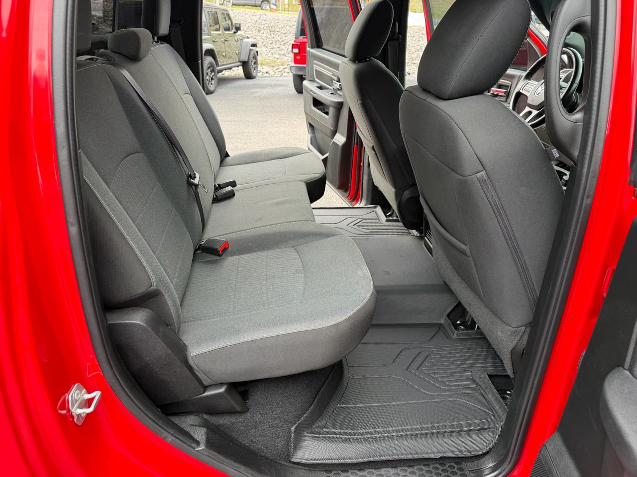 RAM 1500 Classic Warlock 4x4 Crew Cab 5'7" Box 2022