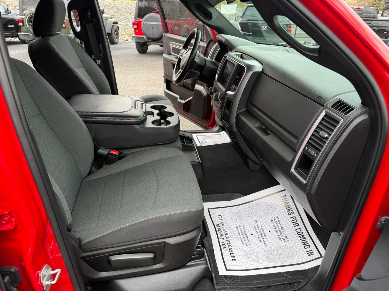 RAM 1500 Classic Warlock 4x4 Crew Cab 5'7" Box 2022