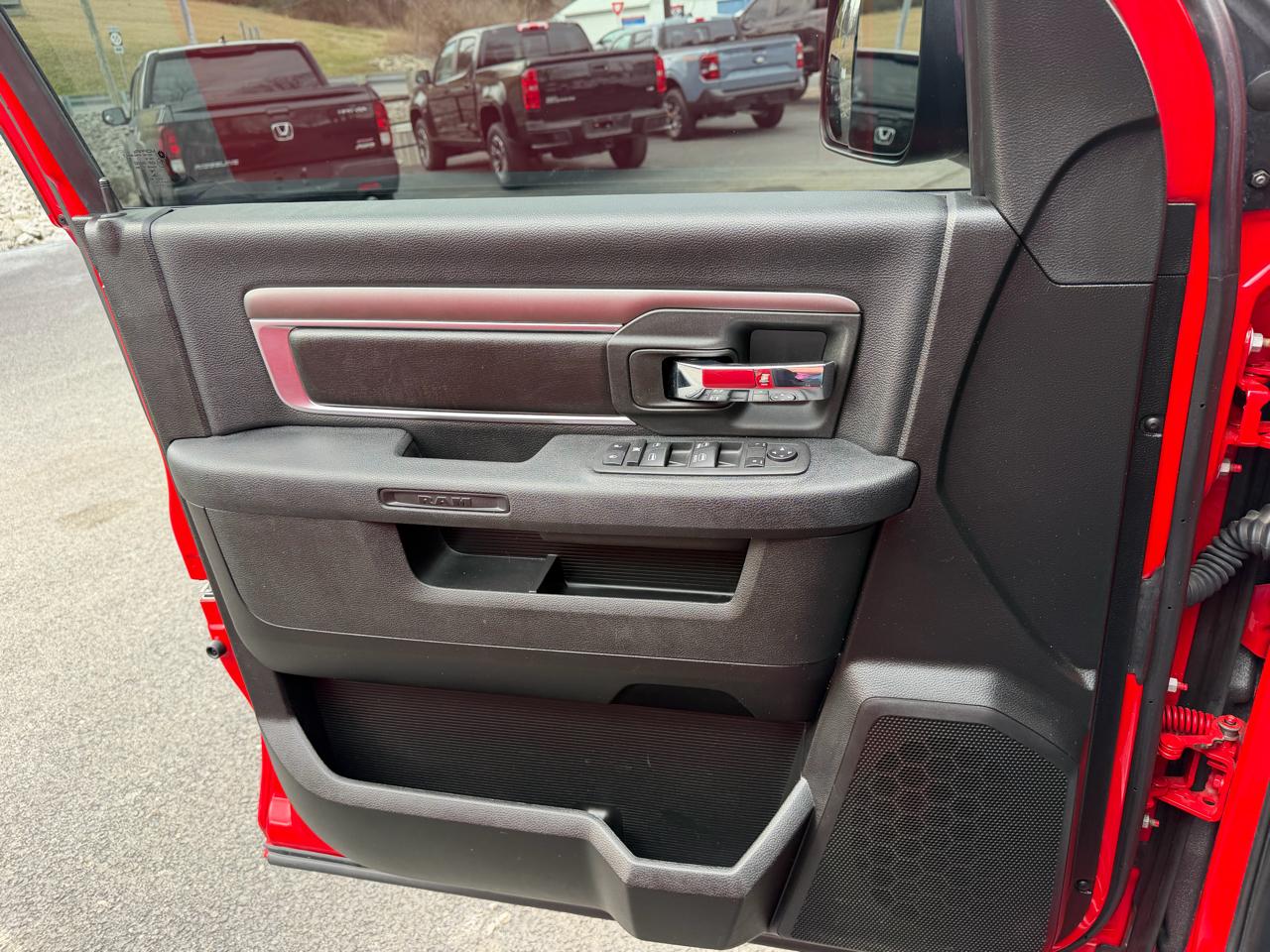 RAM 1500 Classic Warlock 4x4 Crew Cab 5'7" Box 2022