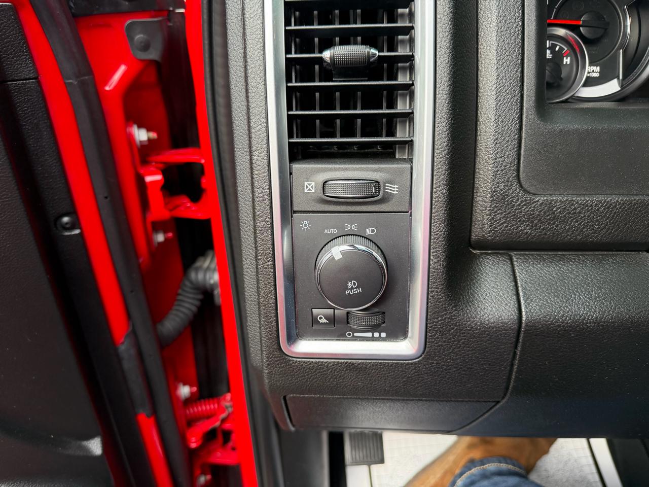 RAM 1500 Classic Warlock 4x4 Crew Cab 5'7" Box 2022