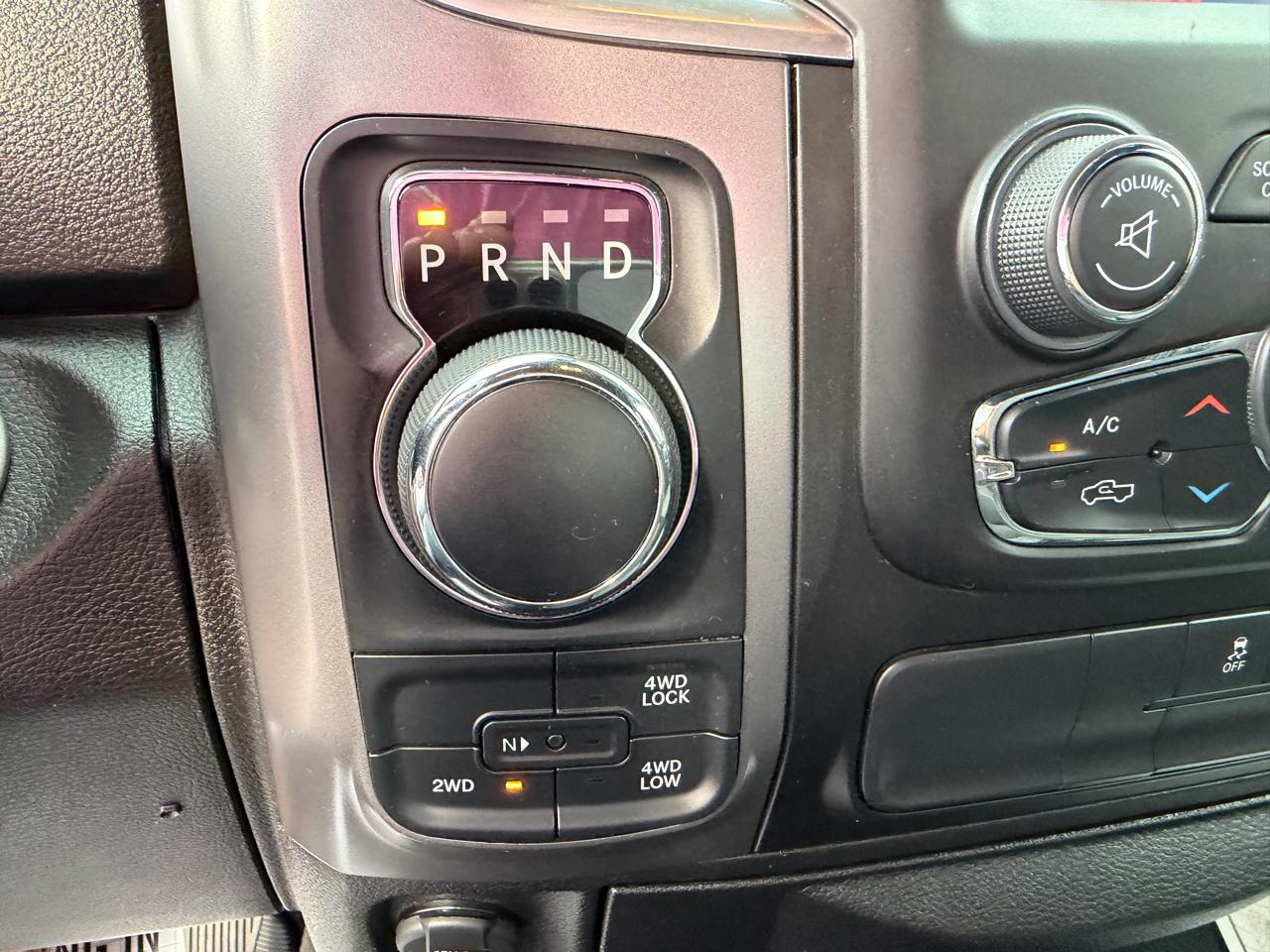 RAM 1500 Classic Warlock 4x4 Crew Cab 5'7" Box 2022