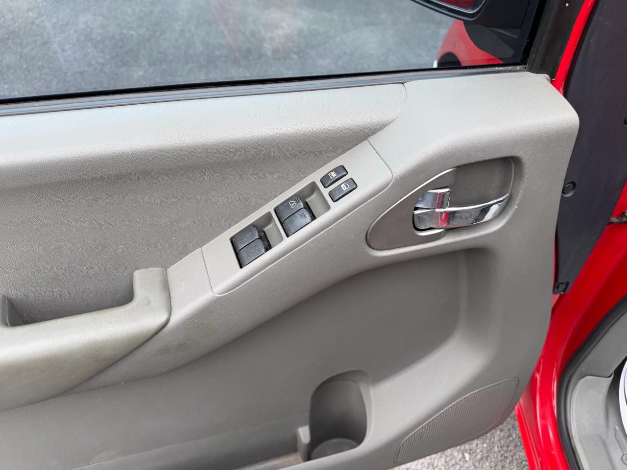 Nissan Frontier SE Crew Cab 4WD 2005