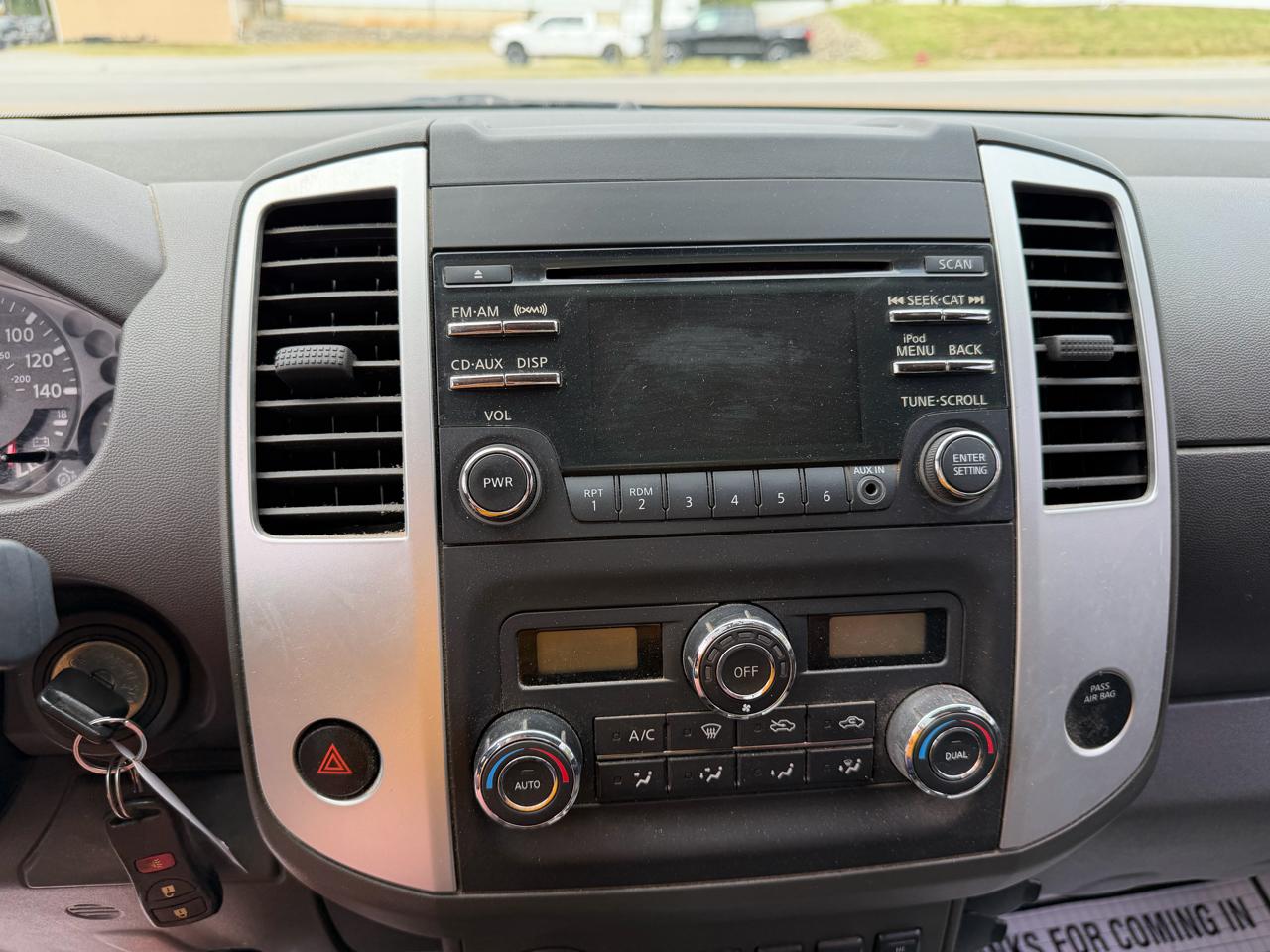 Nissan Frontier 4WD King Cab Auto SV 2014