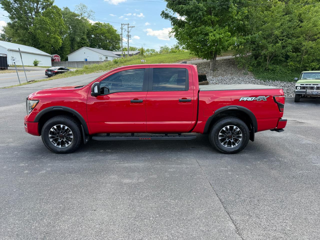 Nissan Titan PRO-4X Crew Cab 4WD SWB 2023