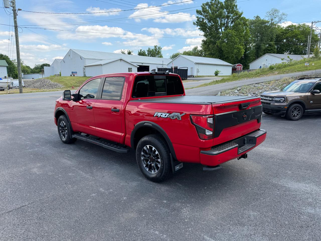 Nissan Titan PRO-4X Crew Cab 4WD SWB 2023