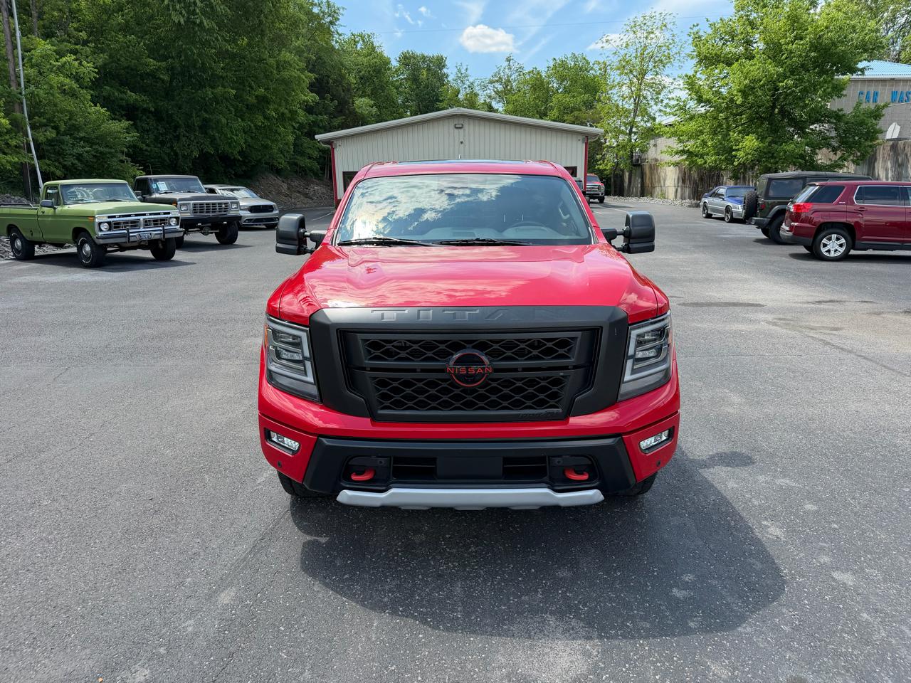 Nissan Titan PRO-4X Crew Cab 4WD SWB 2023