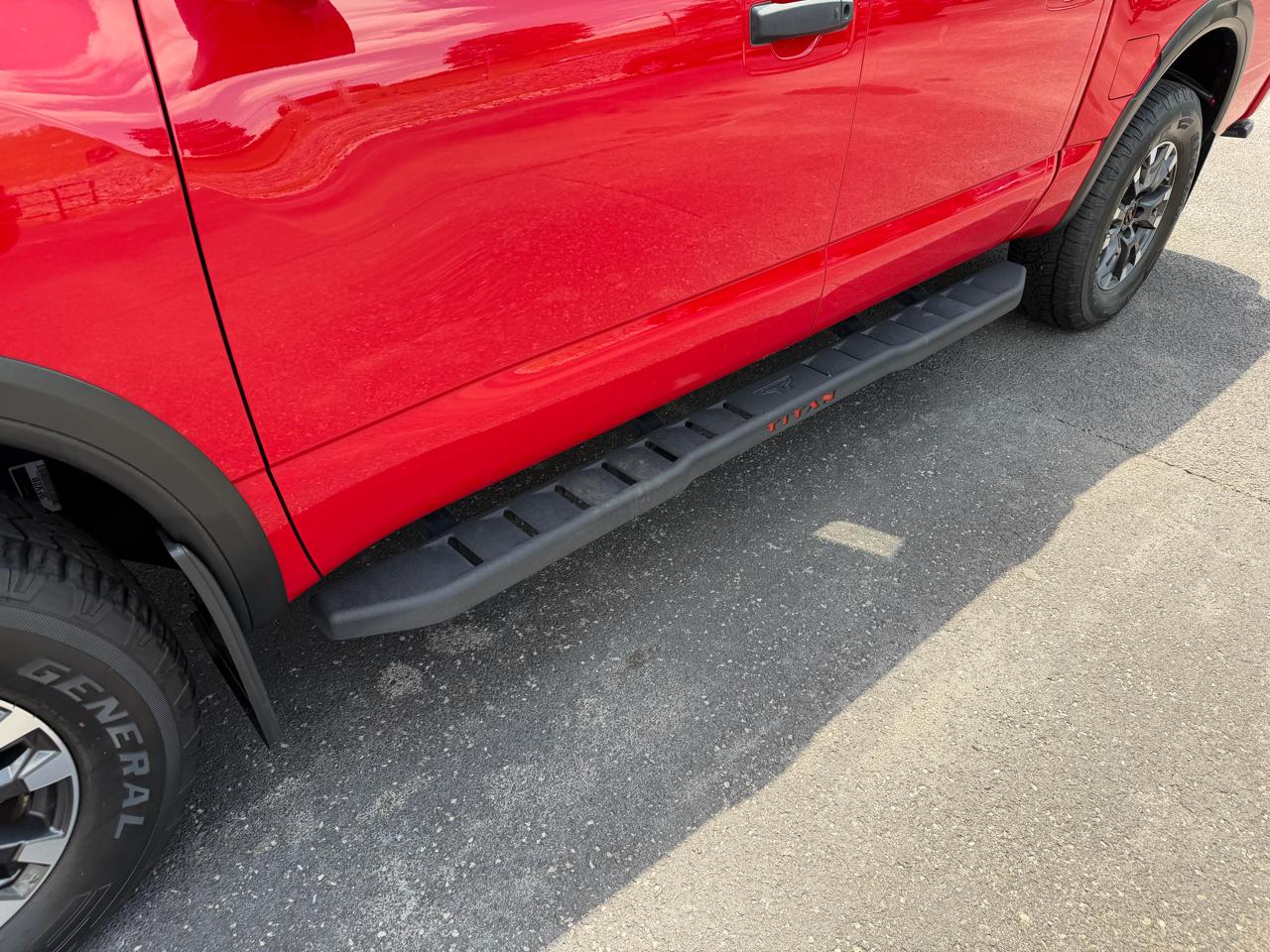 Nissan Titan PRO-4X Crew Cab 4WD SWB 2023