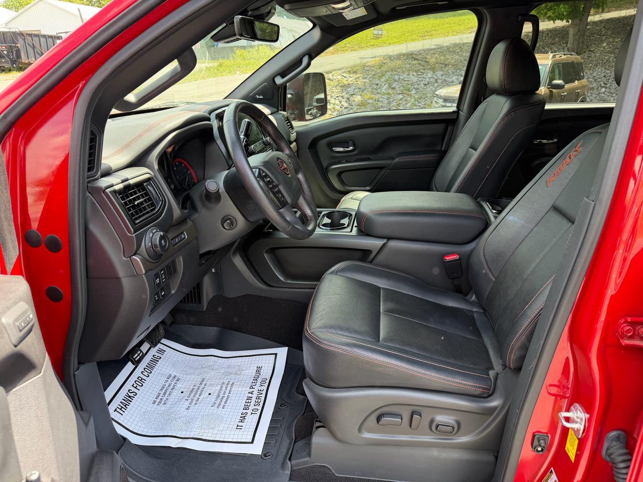 Nissan Titan PRO-4X Crew Cab 4WD SWB 2023