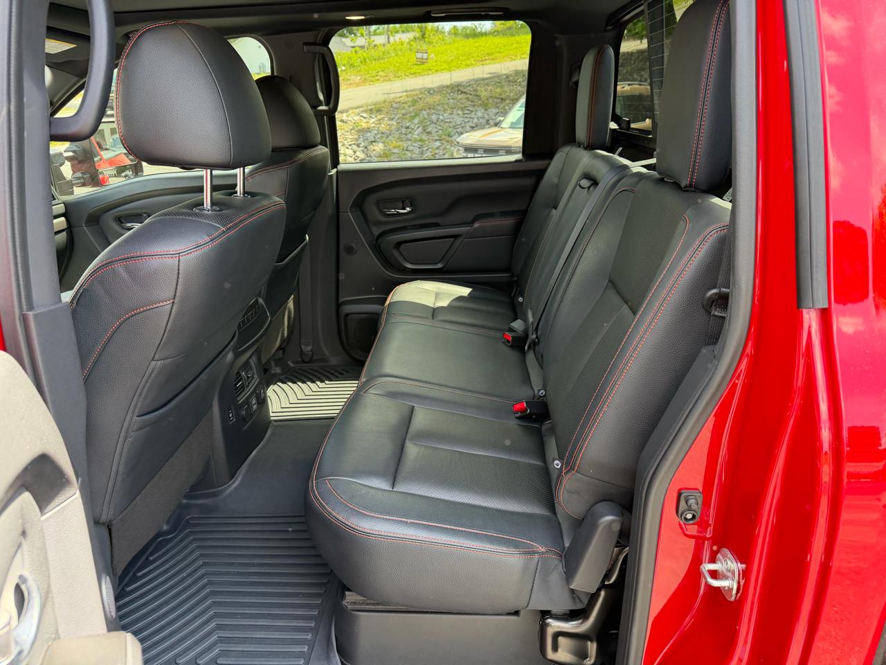 Nissan Titan PRO-4X Crew Cab 4WD SWB 2023