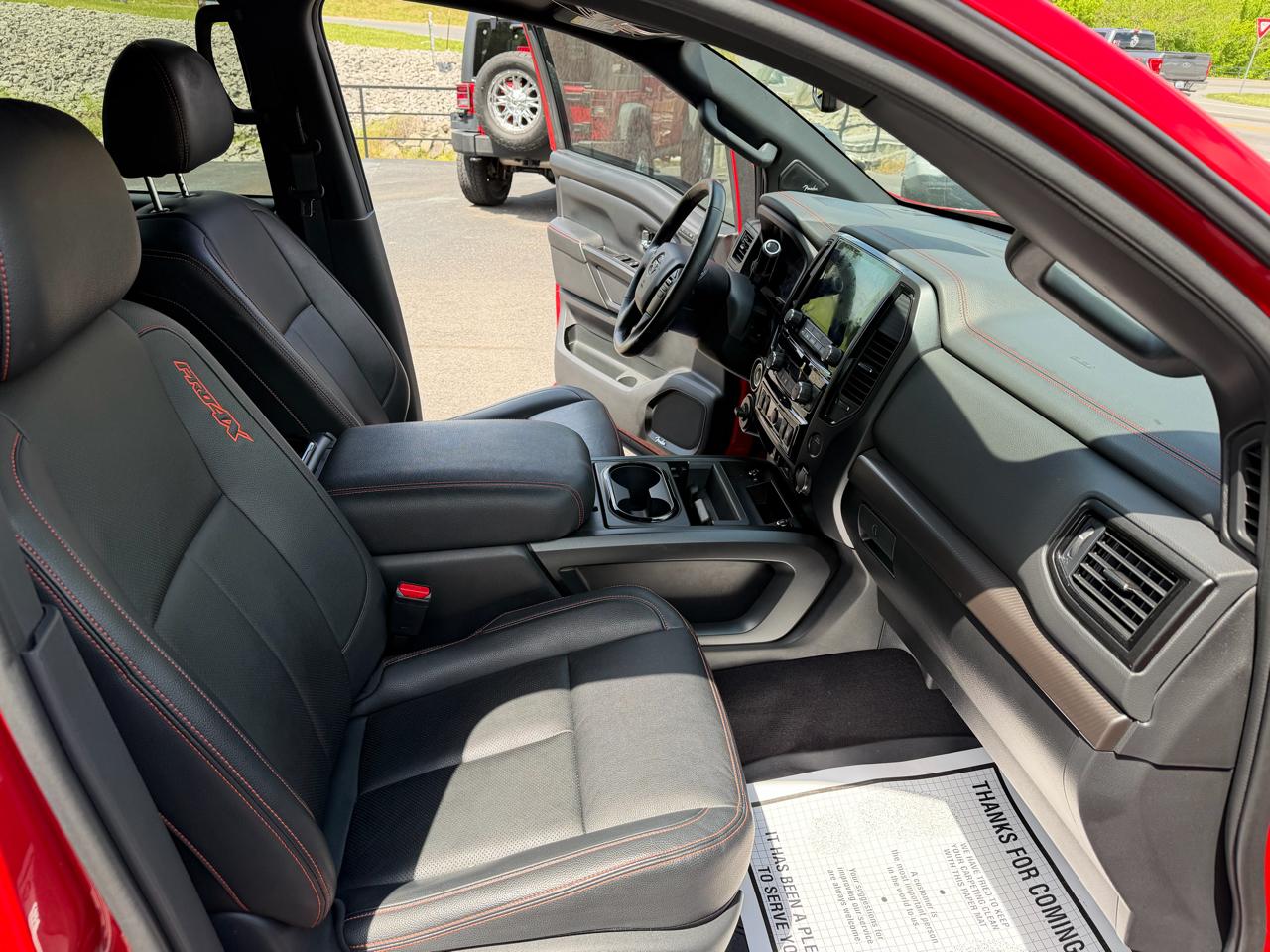 Nissan Titan PRO-4X Crew Cab 4WD SWB 2023