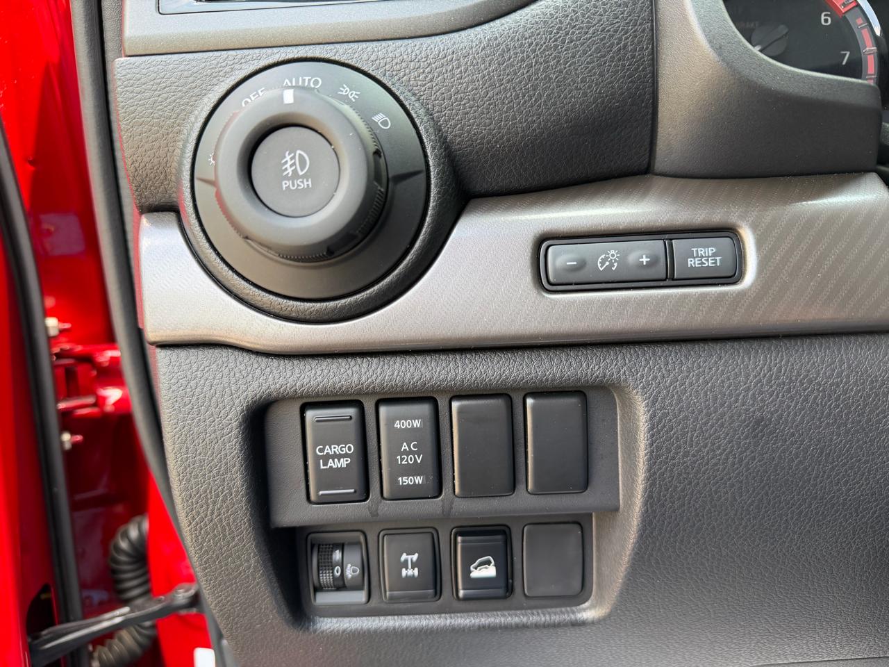 Nissan Titan PRO-4X Crew Cab 4WD SWB 2023