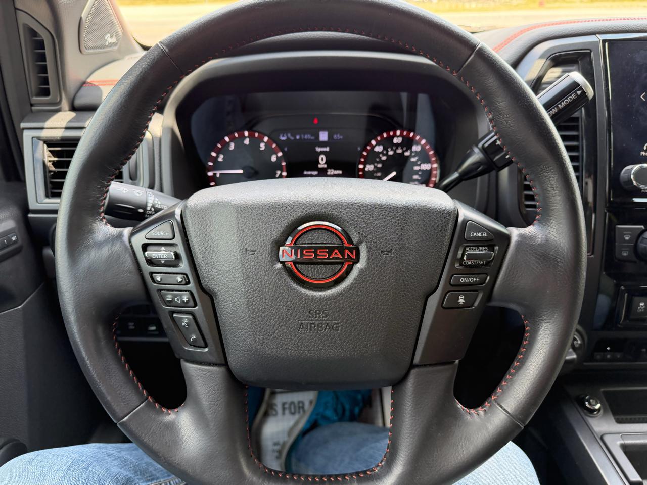 Nissan Titan PRO-4X Crew Cab 4WD SWB 2023