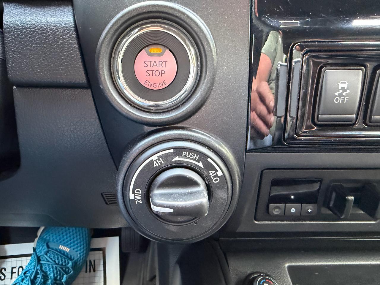 Nissan Titan PRO-4X Crew Cab 4WD SWB 2023