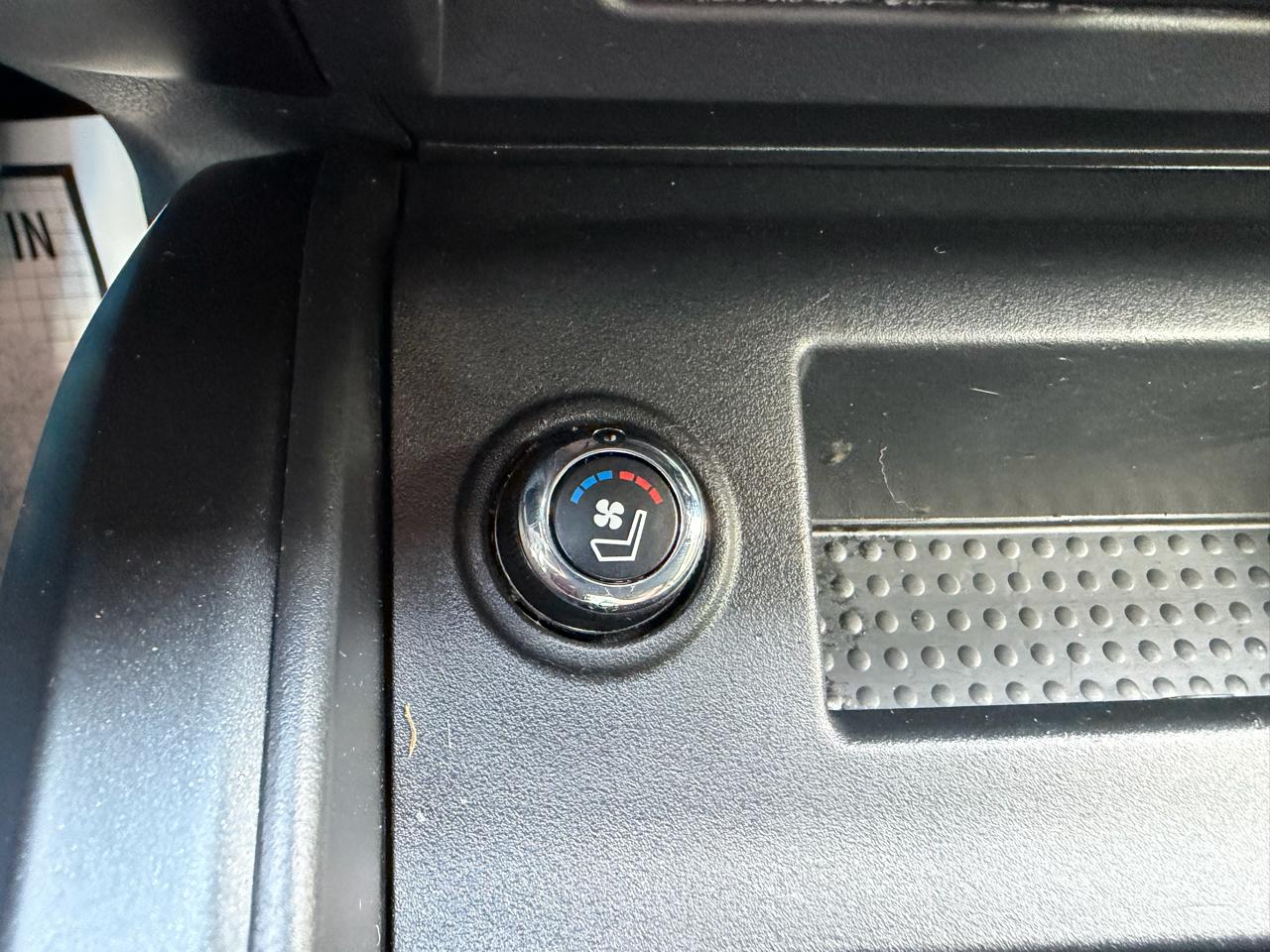 Nissan Titan PRO-4X Crew Cab 4WD SWB 2023