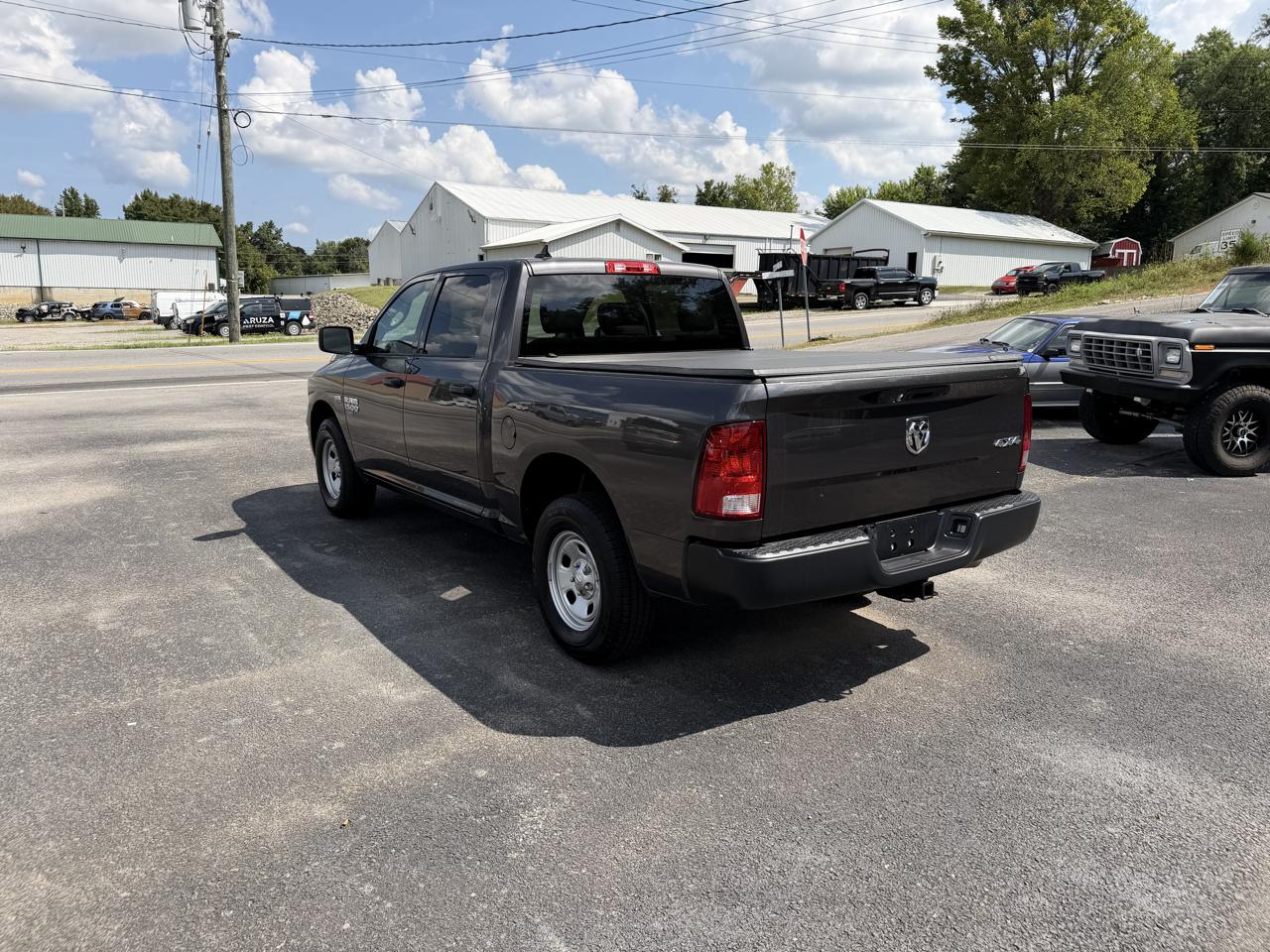 RAM 1500 Classic Tradesman Crew Cab SWB 4WD 2024
