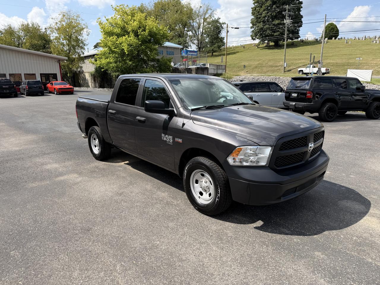 RAM 1500 Classic Tradesman Crew Cab SWB 4WD 2024