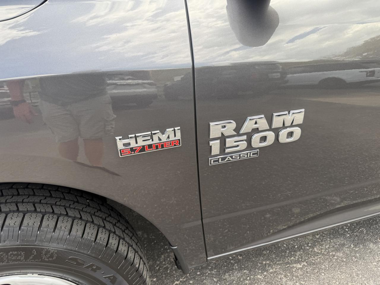 RAM 1500 Classic Tradesman Crew Cab SWB 4WD 2024