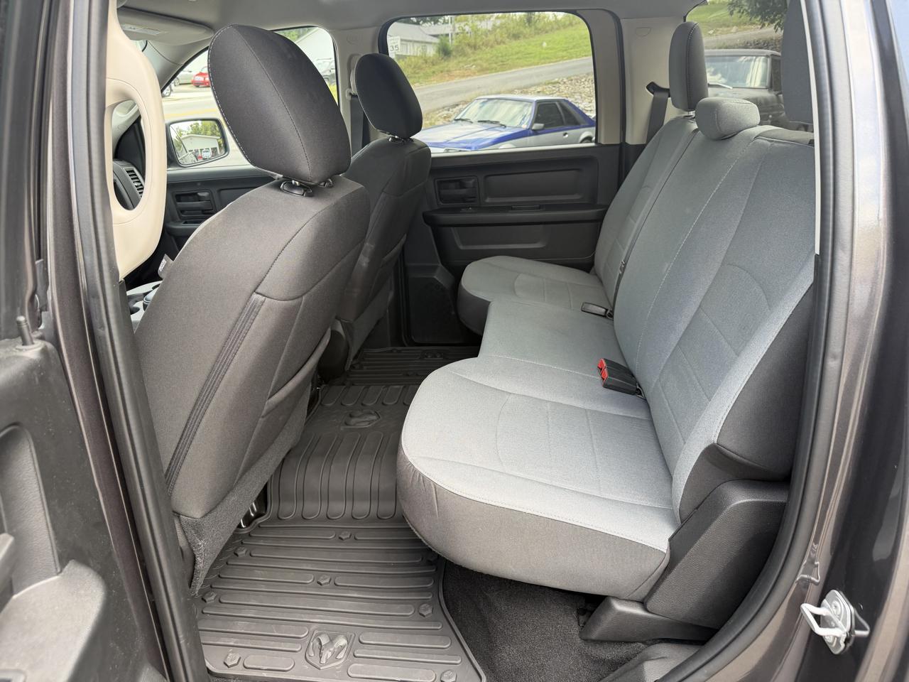 RAM 1500 Classic Tradesman Crew Cab SWB 4WD 2024