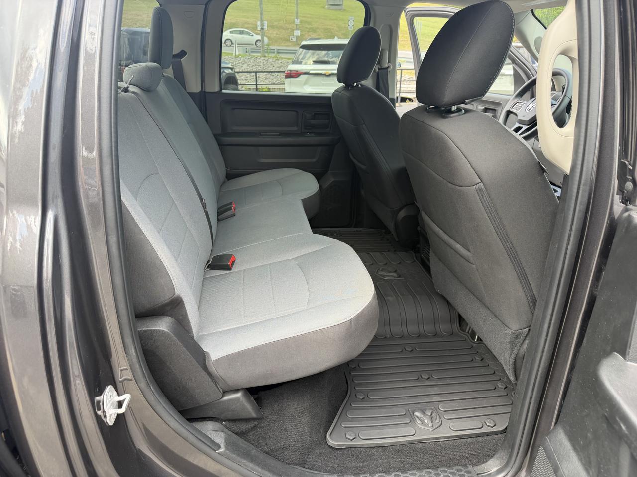 RAM 1500 Classic Tradesman Crew Cab SWB 4WD 2024