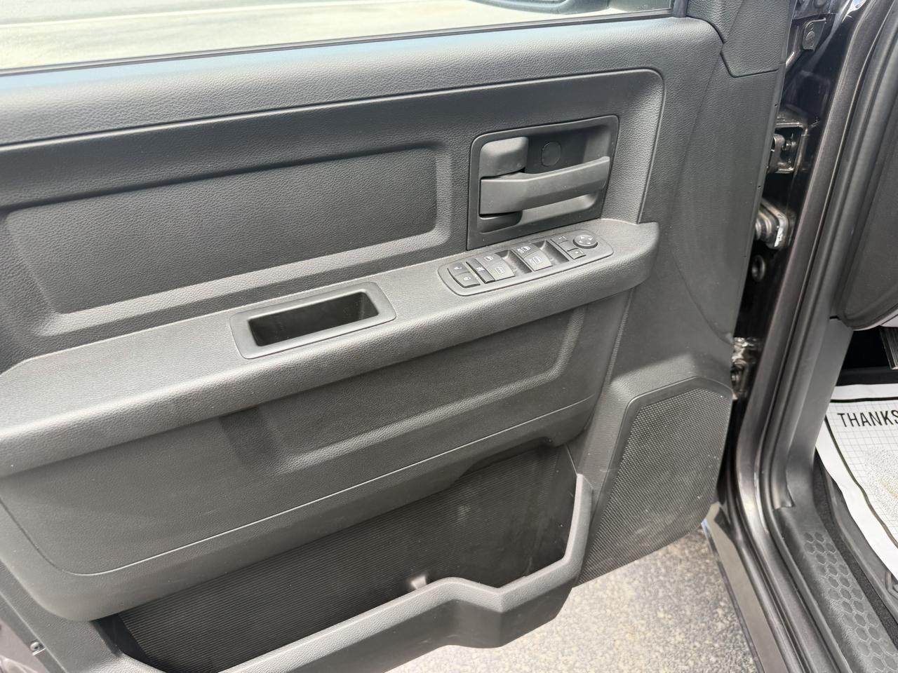 RAM 1500 Classic Tradesman Crew Cab SWB 4WD 2024