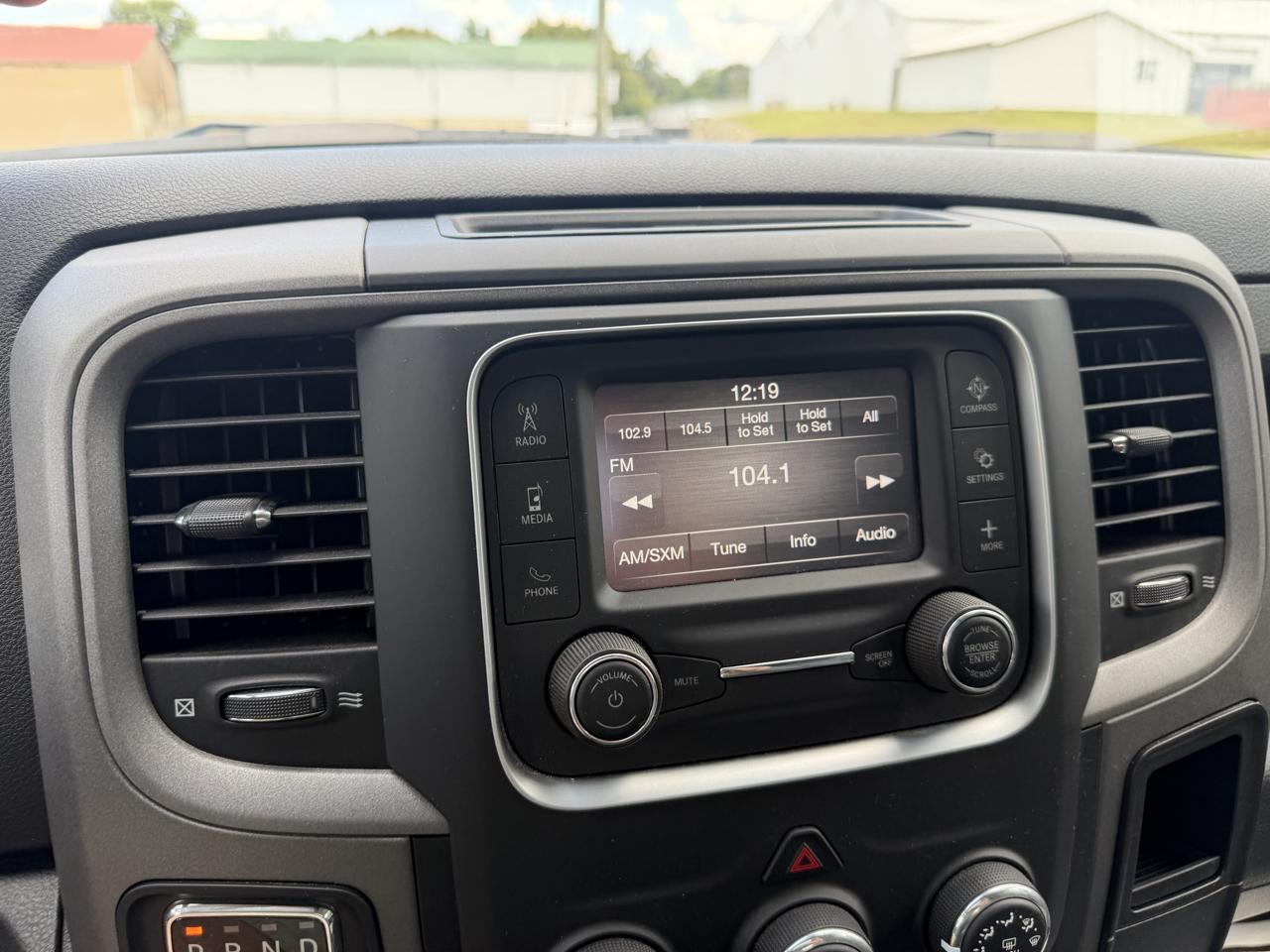 RAM 1500 Classic Tradesman Crew Cab SWB 4WD 2024