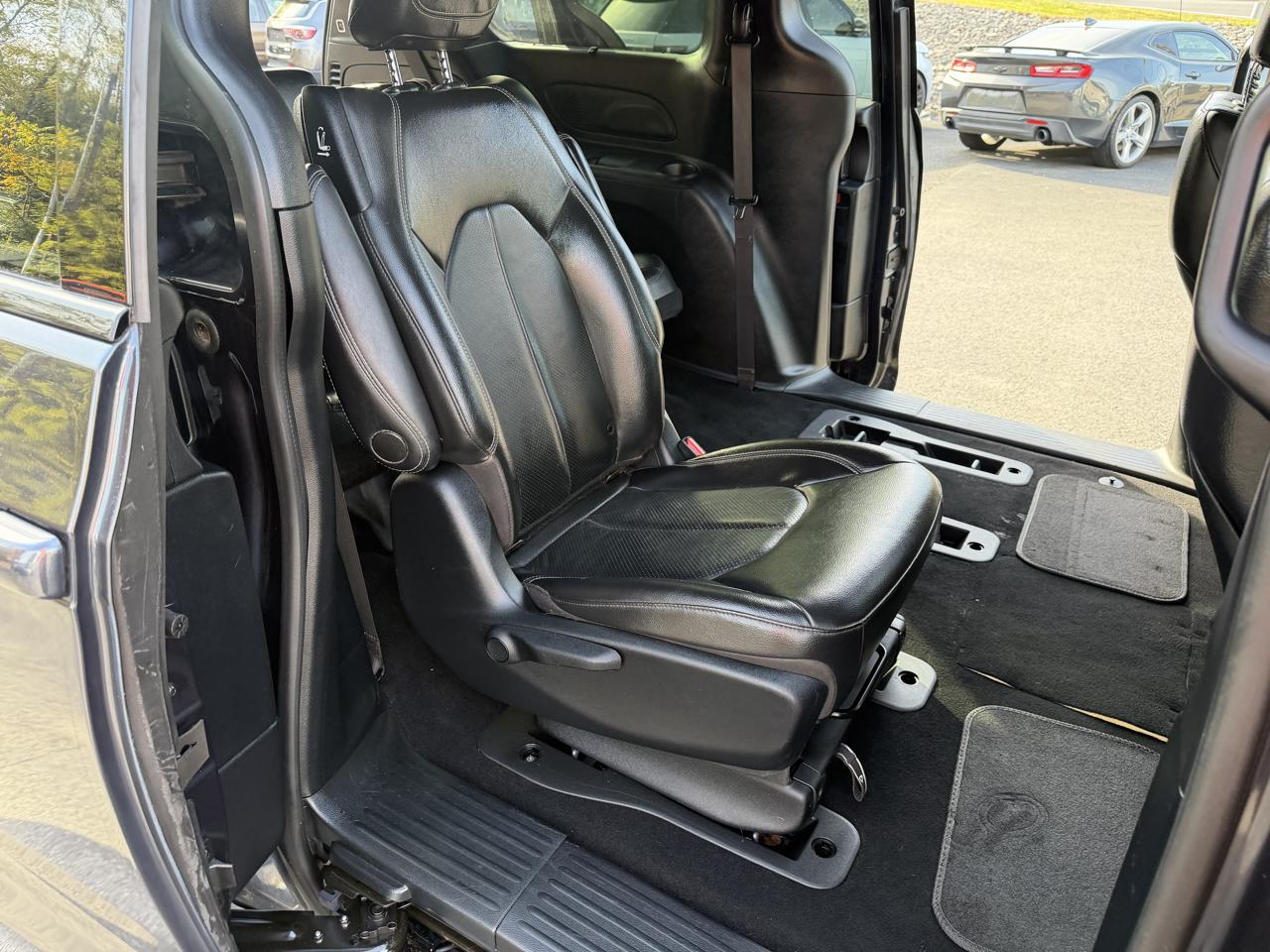 Chrysler Pacifica Hybrid Touring L 2021