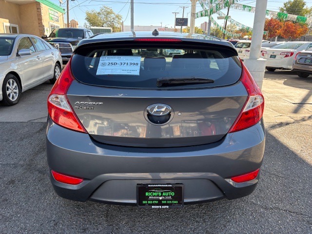 Hyundai Accent SE 5-Door 2012 Hyundai Accent SE 5-Door 2012