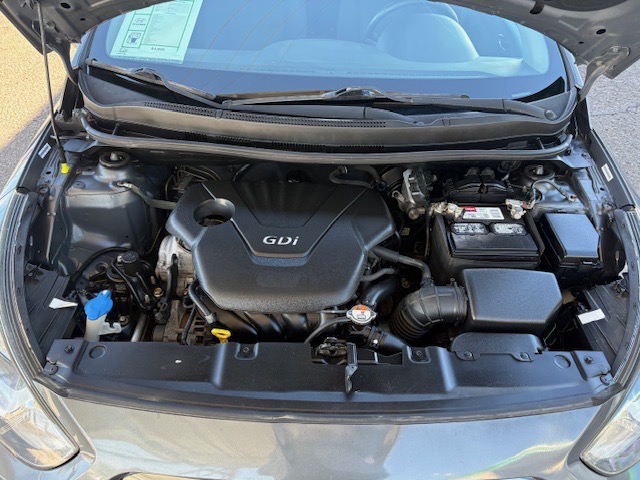 Hyundai Accent SE 5-Door 2012 Hyundai Accent SE 5-Door 2012