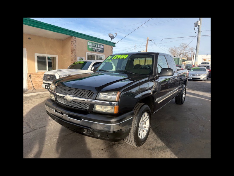 2005 Chevrolet Silverado 1500 Work Truck Ext. Cab Short Bed 4WD
