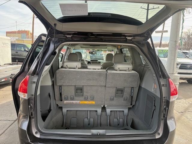Toyota Sienna XLE 2011
