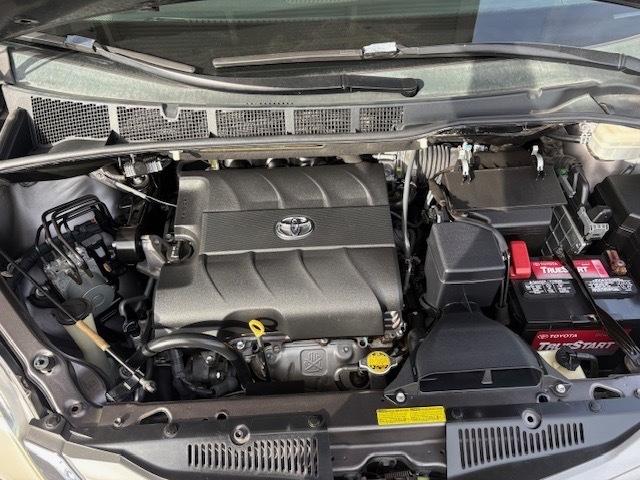 Toyota Sienna XLE 2011